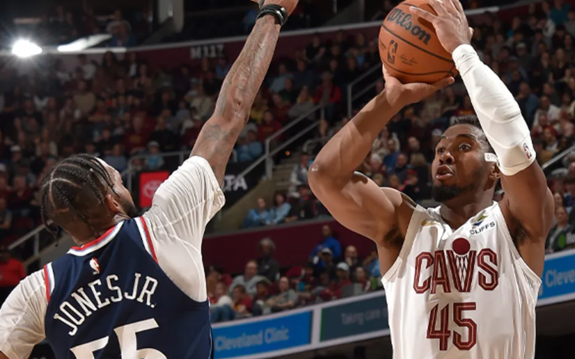 壹号入口 -包含今夜克里夫兰骑士状态回暖：NBA季后赛节点到来，底气十足，医务组通报恢复的词条