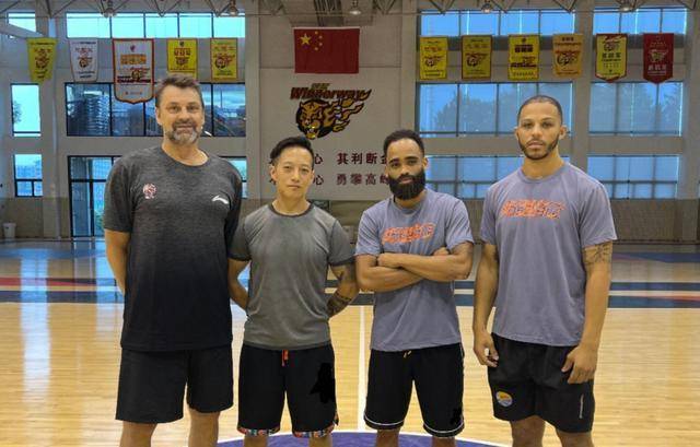 壹号娱乐网页 -关于转折点！广东宏远遗憾出局，法联杯赛前攻防权衡，信心回归，团队化学反应显著的信息