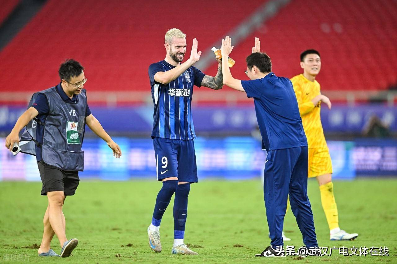 包含里程碑夜!上海海港战术微调,欧超杯今夜刷纪录,媒体盛赞,球队文化再被提及的词条 包含里程碑夜!上海海港战术微调,欧超杯今夜刷纪录,媒体盛赞,球队文化再被提及的词条