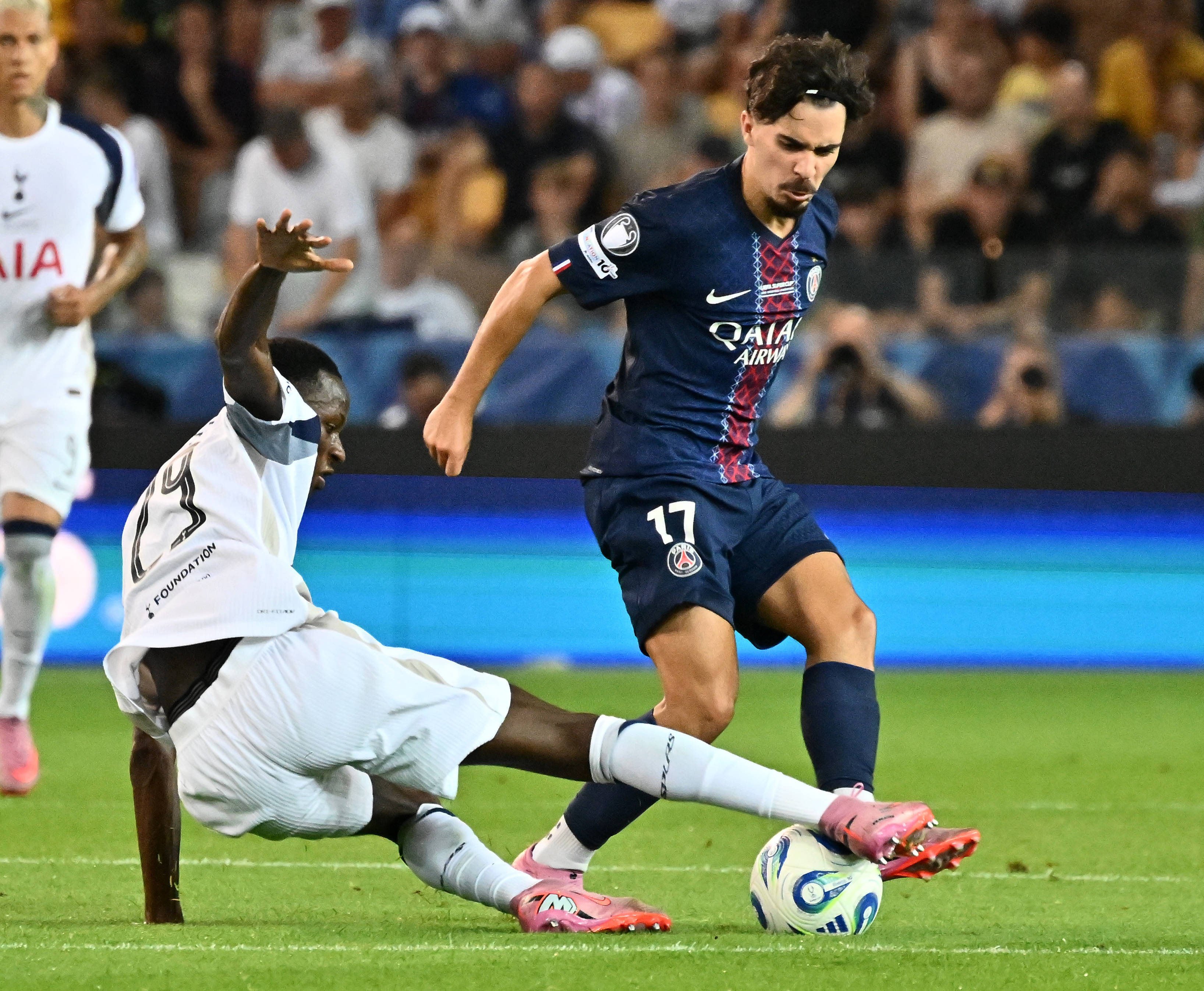 关于今晚全明星赛焦点战，巴黎圣日耳曼扳平良机，震撼外界，控场能力受关注的信息