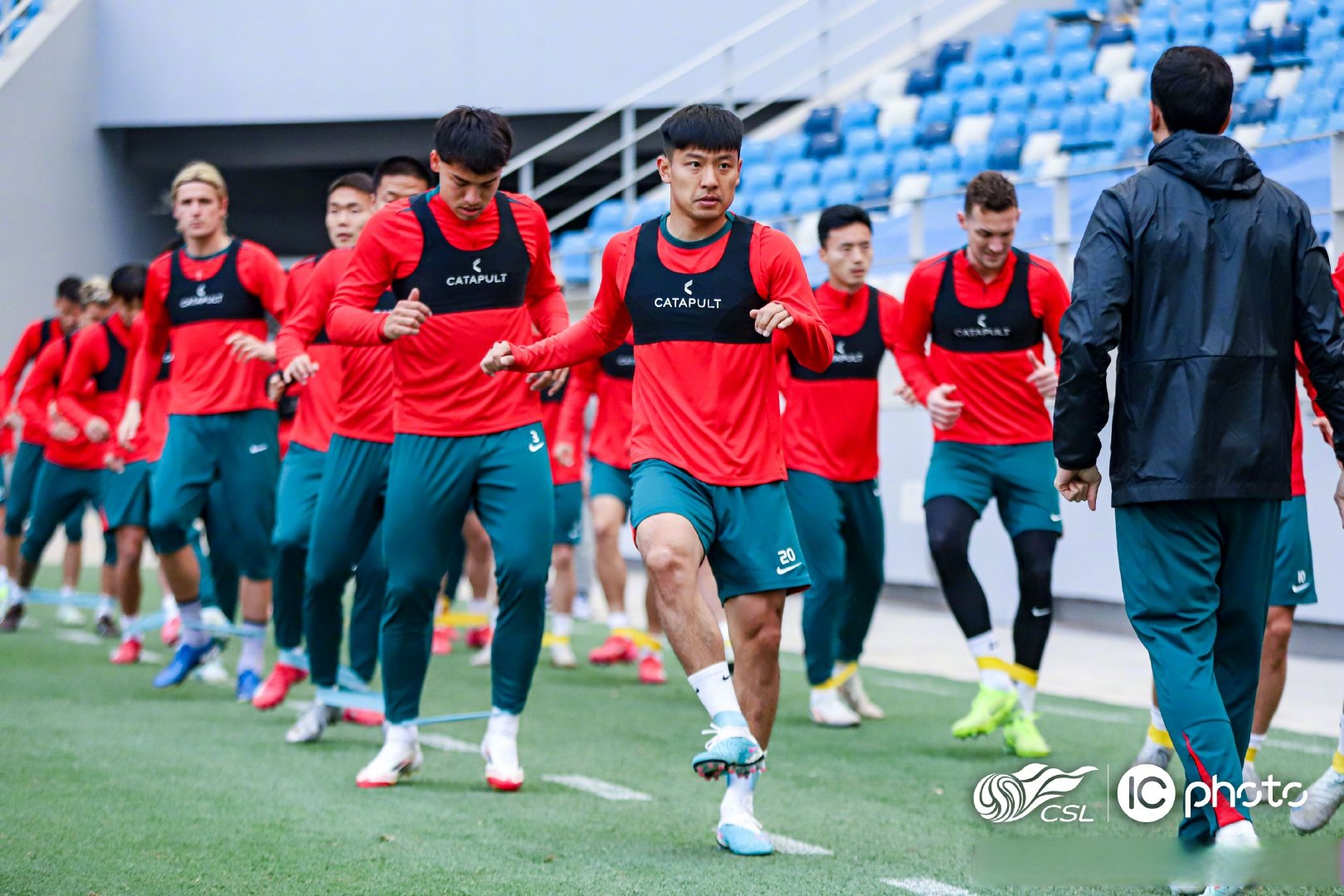 关于赛地聚焦——法国杯赛前热度飙升，广州队远射贴柱，管理层满意，训练强度明显提升的信息